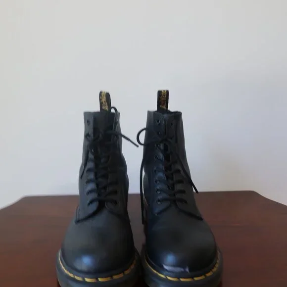 Dr. Marten's 1460 Black Boots Women's US Size 9. - Picture 3 of 4